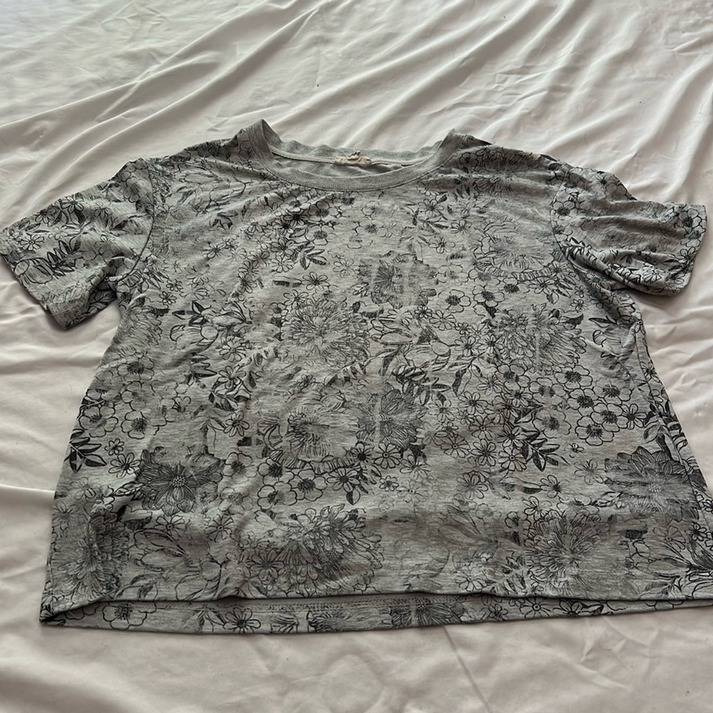 floral tshirt